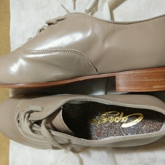 Capezio Shoes - NEW! K360 Character Oxfords / Tap Shoes - tan